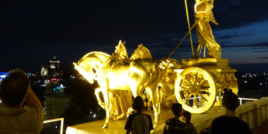 Golden horses 